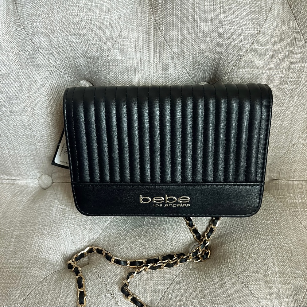 Super cute bebe crossbody. Perfect with jeans!